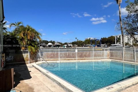 Touwnhouse à louer à Miami, Floride: 2 chambres, 92.9 m2 № 2051558 - photo 12