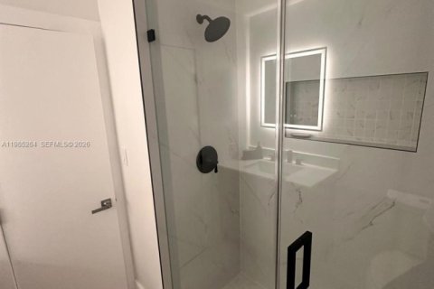 Touwnhouse à louer à Miami, Floride: 2 chambres, 92.9 m2 № 2051558 - photo 9