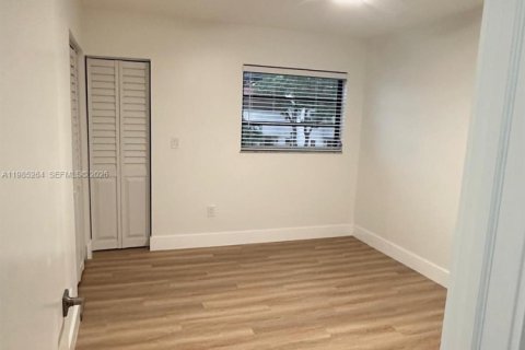 Touwnhouse à louer à Miami, Floride: 2 chambres, 92.9 m2 № 2051558 - photo 6