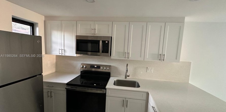 Touwnhouse à Miami, Floride 2 chambres, 92.9 m2 № 2051558