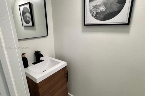 Touwnhouse à louer à Miami, Floride: 2 chambres, 92.9 m2 № 2051558 - photo 8