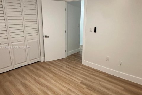 Touwnhouse à louer à Miami, Floride: 2 chambres, 92.9 m2 № 2051558 - photo 7