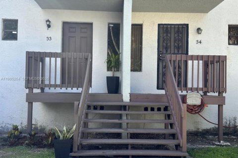 Touwnhouse à louer à Miami, Floride: 2 chambres, 92.9 m2 № 2051558 - photo 13