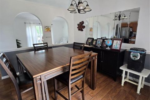 House in Kissimmee, Florida 3 bedrooms, 136.01 sq.m. № 2196884 - photo 7