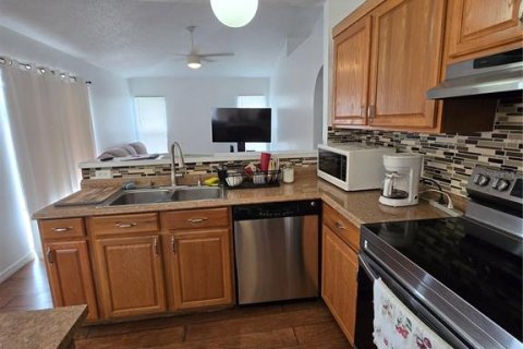 House in Kissimmee, Florida 3 bedrooms, 136.01 sq.m. № 2196884 - photo 4