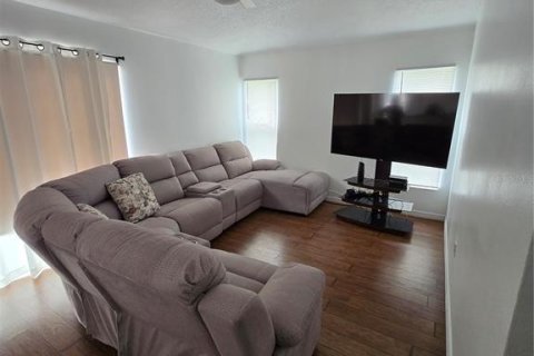 House in Kissimmee, Florida 3 bedrooms, 136.01 sq.m. № 2196884 - photo 9