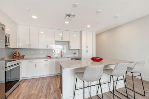 Condo in Sarasota, Florida, 2 bedrooms № 2094015 - photo 12
