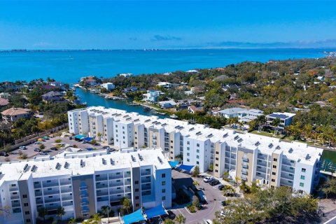 Condo in Sarasota, Florida, 2 bedrooms  № 2094015