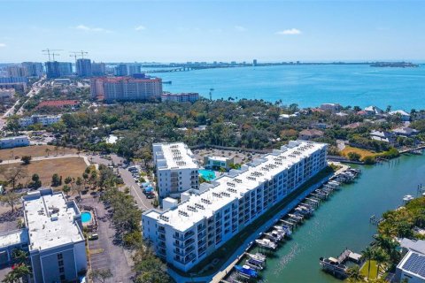 Condo in Sarasota, Florida, 2 bedrooms № 2094015 - photo 29