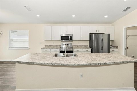 House in Lakeland, Florida 4 bedrooms, 159.33 sq.m. № 2430917 - photo 6