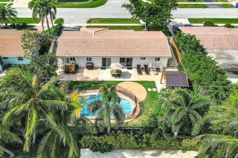 Villa ou maison à louer à Lighthouse Point, Floride: 4 chambres, 143.63 m2 № 1154589 - photo 1
