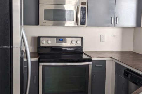 Villa ou maison à louer à Weston, Floride: 3 chambres, 133.78 m2 № 1936651 - photo 7