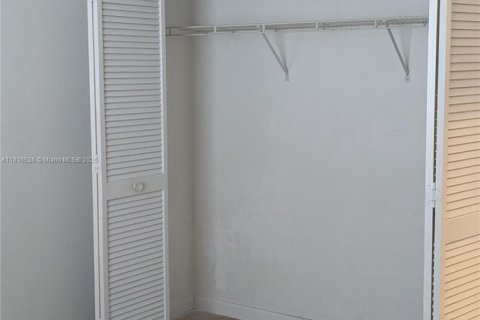 Villa ou maison à louer à Weston, Floride: 3 chambres, 133.78 m2 № 1936651 - photo 16