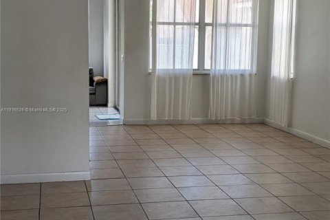 Villa ou maison à louer à Weston, Floride: 3 chambres, 133.78 m2 № 1936651 - photo 3