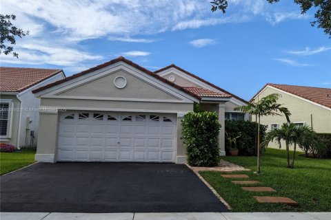 Villa ou maison à louer à Weston, Floride: 3 chambres, 133.78 m2 № 1936651 - photo 1