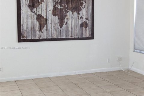 Villa ou maison à louer à Weston, Floride: 3 chambres, 133.78 m2 № 1936651 - photo 4