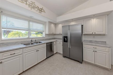 Villa ou maison à vendre à Rotonda, Floride: 3 chambres, 189.15 m2 № 2232334 - photo 8