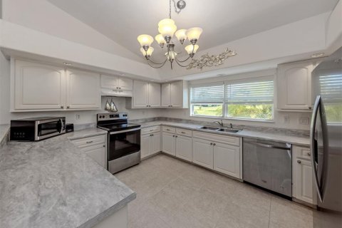 Villa ou maison à vendre à Rotonda, Floride: 3 chambres, 189.15 m2 № 2232334 - photo 6
