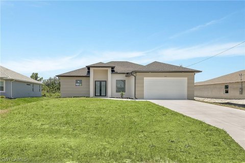 Casa en alquiler en Lehigh Acres, Florida, 3 dormitorios, 152.64 m2 № 1615288 - foto 1