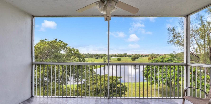 Condominio en Pompano Beach, Florida, 3 dormitorios  № 2086245