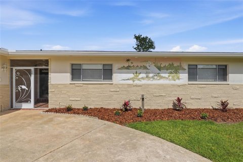 House in Crystal River, Florida 3 bedrooms, 166.48 sq.m. № 2233288 - photo 4