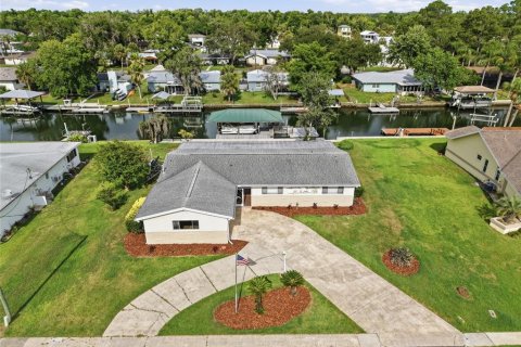 House in Crystal River, Florida 3 bedrooms, 166.48 sq.m. № 2233288 - photo 6