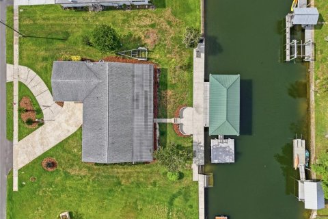 House in Crystal River, Florida 3 bedrooms, 166.48 sq.m. № 2233288 - photo 9