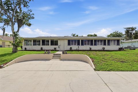 House in Crystal River, Florida 3 bedrooms, 166.48 sq.m. № 2233288 - photo 18