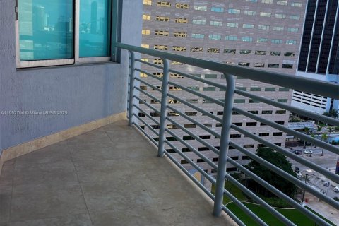 Condo in Miami, Florida, 2 bedrooms  № 1953090 - photo 4