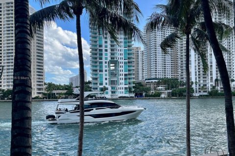 Condo in Miami, Florida, 2 bedrooms  № 1953090 - photo 6