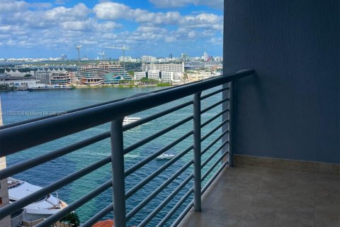Condo in Miami, Florida, 2 bedrooms  № 1953090 - photo 3