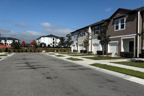 Townhouse in Davenport, Florida 3 bedrooms, 132.01 sq.m. № 1616837 - photo 2