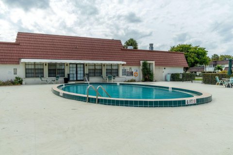 Condo in Royal Palm Beach, Florida, 2 bedrooms  № 1065491 - photo 1
