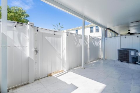 Adosado en venta en Homestead, Florida, 3 dormitorios, 136.19 m2 № 2023991 - foto 5