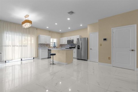 Adosado en venta en Homestead, Florida, 3 dormitorios, 136.19 m2 № 2023991 - foto 4