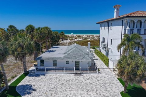 House in Clearwater, Florida 3 bedrooms, 191.56 sq.m. № 2106150 - photo 2