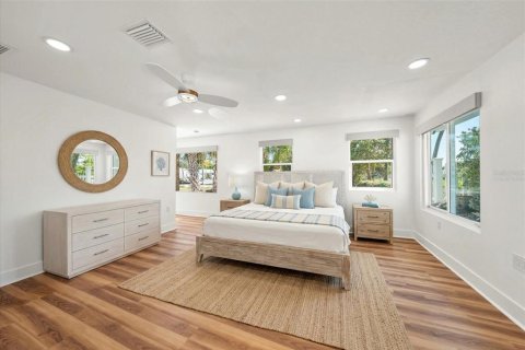 House in Clearwater, Florida 3 bedrooms, 191.56 sq.m. № 2106150 - photo 11