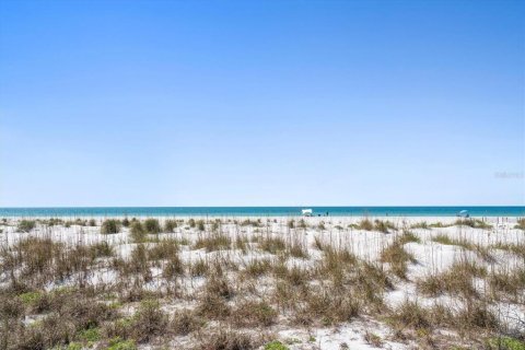 House in Clearwater, Florida 3 bedrooms, 191.56 sq.m. № 2106150 - photo 6
