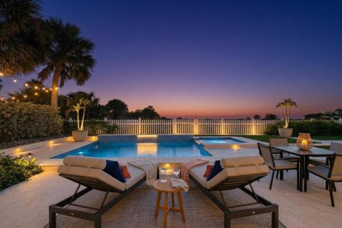 House in Clearwater, Florida 3 bedrooms, 191.56 sq.m. № 2106150