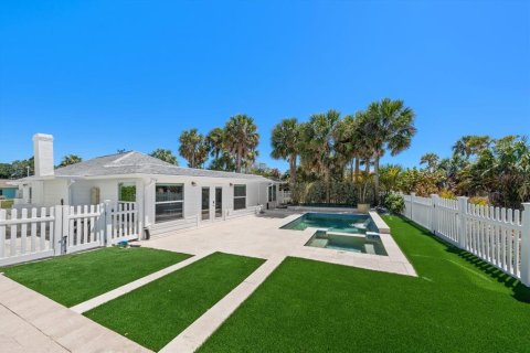 House in Clearwater, Florida 3 bedrooms, 191.56 sq.m. № 2106150 - photo 30