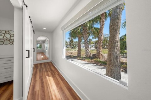 House in Clearwater, Florida 3 bedrooms, 191.56 sq.m. № 2106150 - photo 12