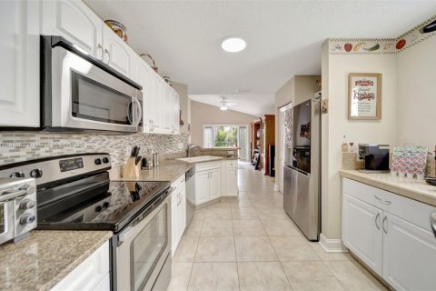 House in Pembroke Pines, Florida 4 bedrooms, 194.35 sq.m. № 1949550 - photo 19