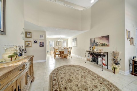 House in Pembroke Pines, Florida 4 bedrooms, 194.35 sq.m. № 1949550 - photo 13