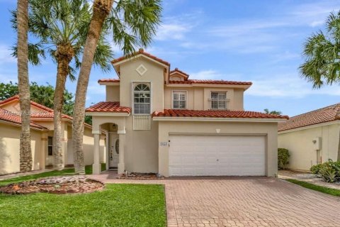 House in Pembroke Pines, Florida 4 bedrooms, 194.35 sq.m. № 1949550 - photo 2