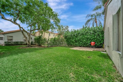 House in Pembroke Pines, Florida 4 bedrooms, 194.35 sq.m. № 1949550 - photo 7