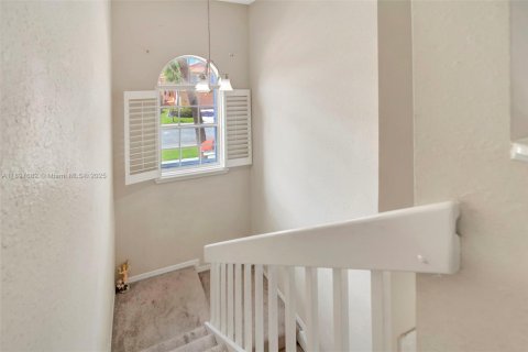 House in Pembroke Pines, Florida 4 bedrooms, 194.35 sq.m. № 1949550 - photo 26