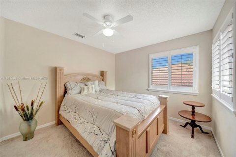 House in Pembroke Pines, Florida 4 bedrooms, 194.35 sq.m. № 1949550 - photo 29