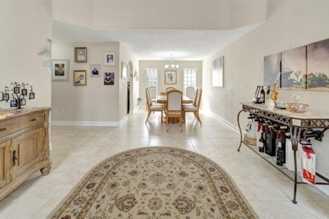 House in Pembroke Pines, Florida 4 bedrooms, 194.35 sq.m. № 1949550 - photo 14