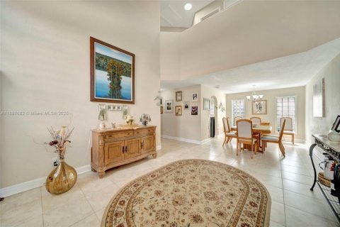 House in Pembroke Pines, Florida 4 bedrooms, 194.35 sq.m. № 1949550 - photo 12