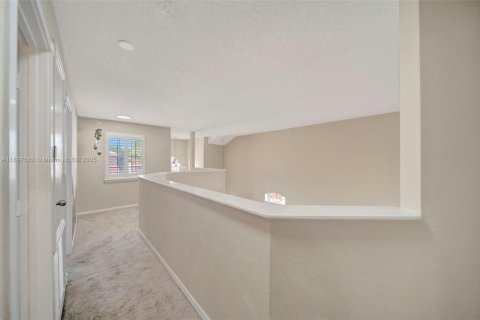 House in Pembroke Pines, Florida 4 bedrooms, 194.35 sq.m. № 1949550 - photo 28